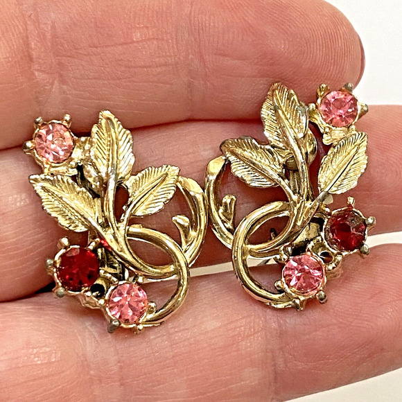 Vintage Clip On Earrings Mid Century Goldtone & Pink Rhinestones Filigree Floral - Picture 4 of 6